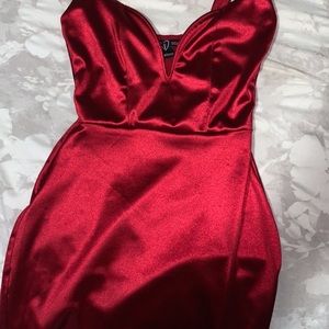 Red Windsor dress,size XS ,not worn only when I tried it on at the store, tag on